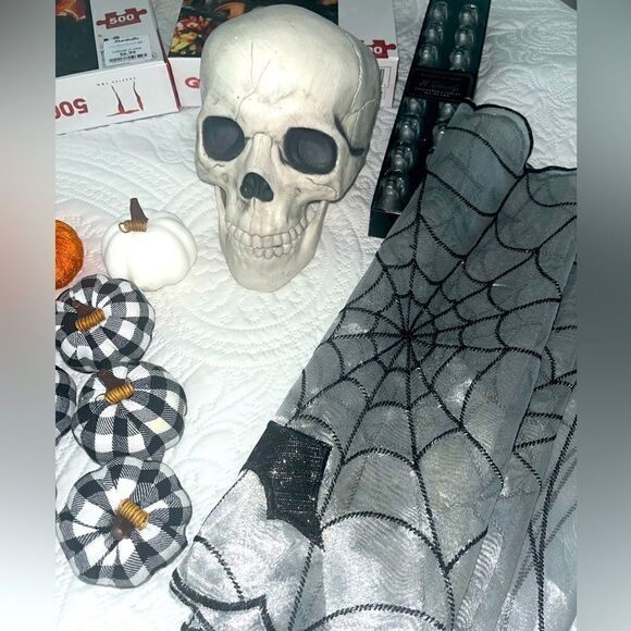 Halloween Decor  - Picture 2 of 5